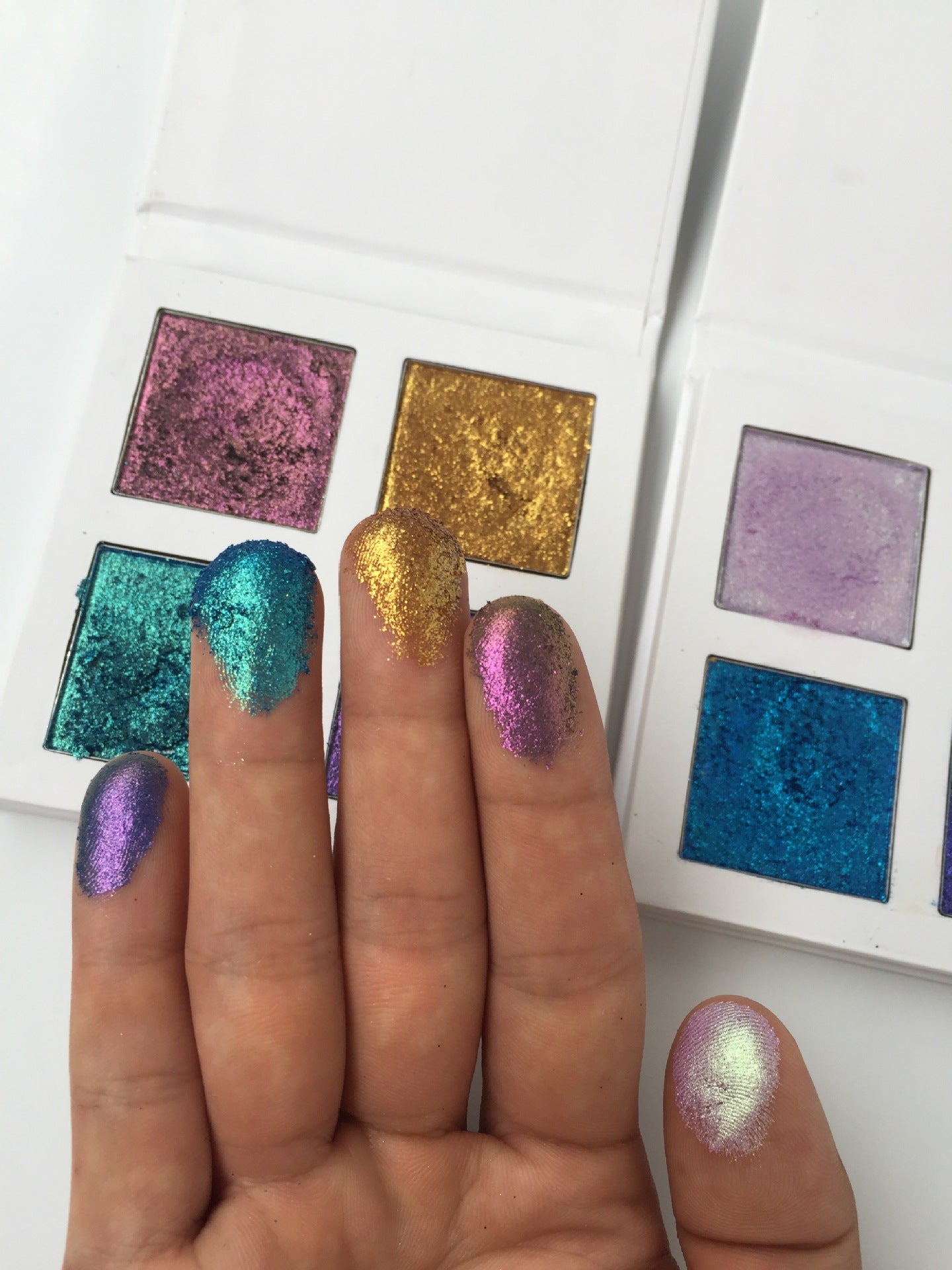 Optical Chameleon Light Change Eyeshadow Diamond Shine